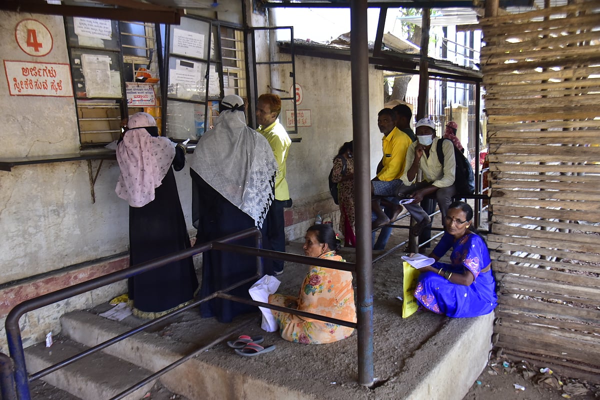 ದಾವಣಗೆರೆ: ಸರ್ಕಾರಿ ಕಚೇರಿಗಳಲ್ಲಿ ಮೂಲಸೌಲಭ್ಯ ನಗಣ್ಯ