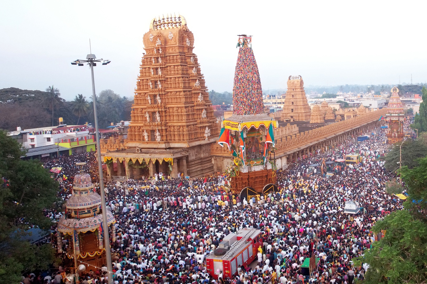 ನಂಜನಗೂಡು ಶ್ರೀಕಂಠೇಶ್ವರ ದೇವಾಲಯದ ಆವರಣದಲ್ಲಿ ನಡೆದ ದೊಡ್ಡಜಾತ್ರೆಯ ನೋಟ