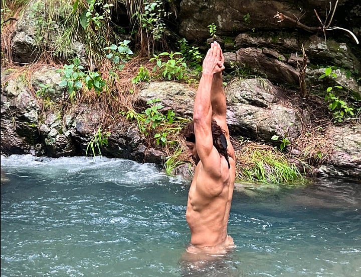 ಹಿಮಾಲಯದಲ್ಲಿ ಹುಟ್ಟುಹಬ್ಬ ಆಚರಣೆ: ನಗ್ನ ಚಿತ್ರಗಳನ್ನು ಹಂಚಿಕೊಂಡ ನಟ ವಿದ್ಯುತ್