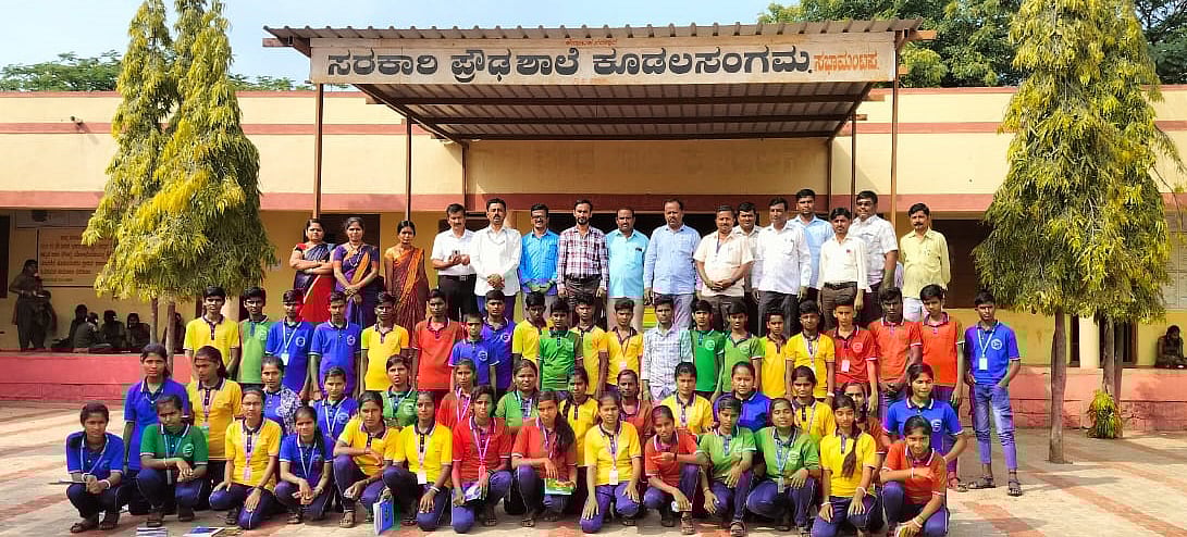 ಕೂಡಲಸಂಗಮ: ಶಾಲೆ ವಿಕ್ಷಿಸಿ ಸಂಭ್ರಮಿಸಿದ ವಿದ್ಯಾರ್ಥಿಗಳು