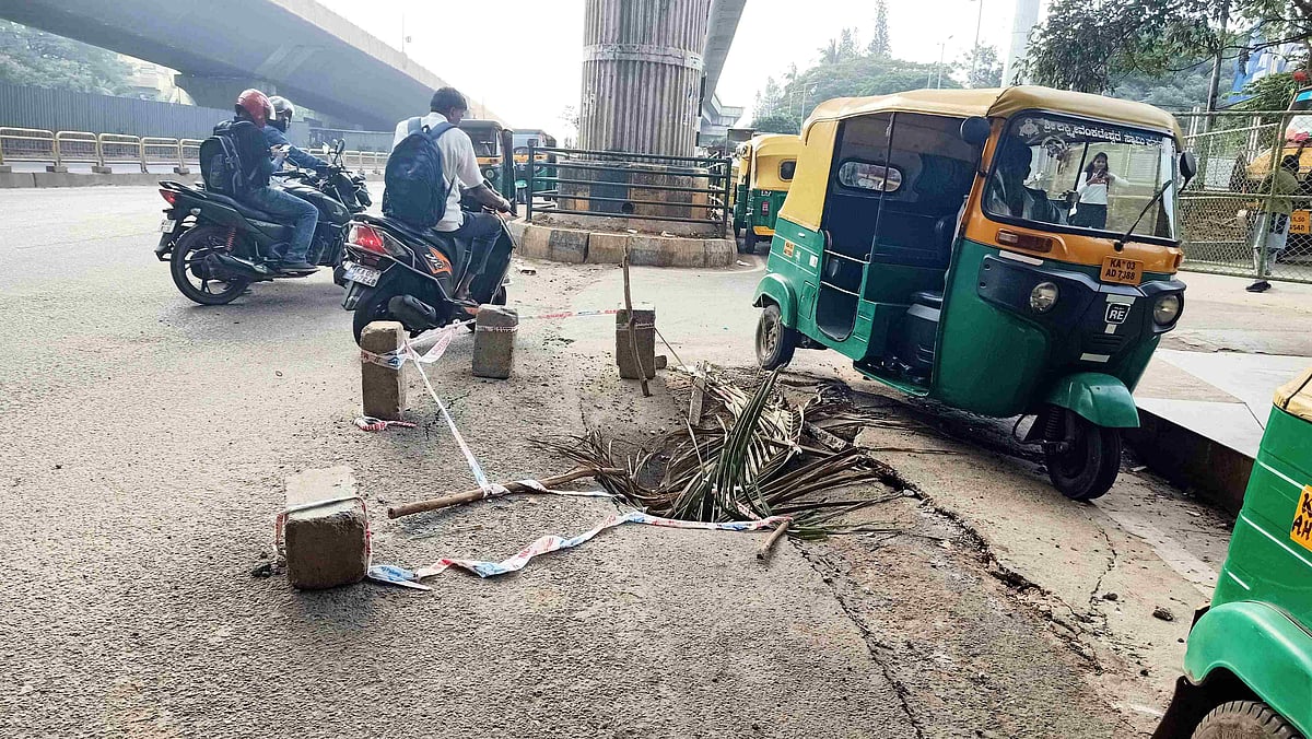 ಬೆಂಗಳೂರು: ನಾಗಸಂದ್ರ ಮೆಟ್ರೊ ಸ್ಟೇಷನ್‌ ಬಳಿ ಕುಸಿದ ರಸ್ತೆ
