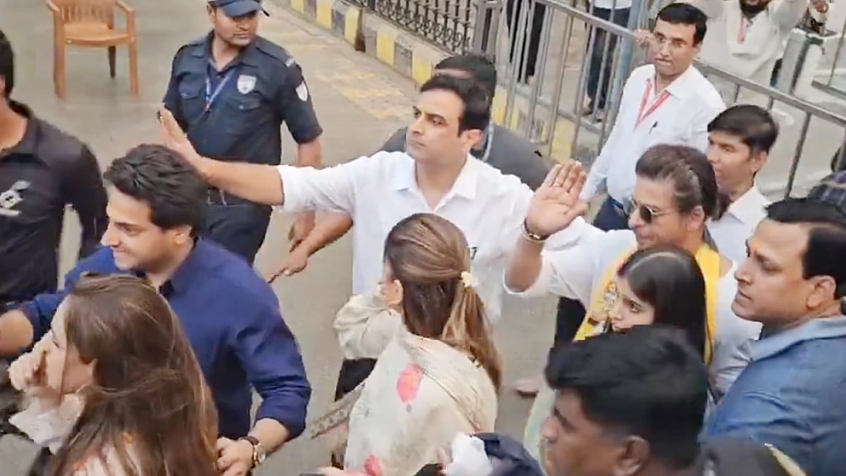 ಶಿರಡಿ ಸಾಯಿಬಾಬಾ ದೇಗುಲಕ್ಕೆ ಬಾಲಿವುಡ್ ನಟ ಶಾರುಕ್ ಭೇಟಿ; ಪುತ್ರಿ ಸುಹಾನಾ ಸಾಥ್