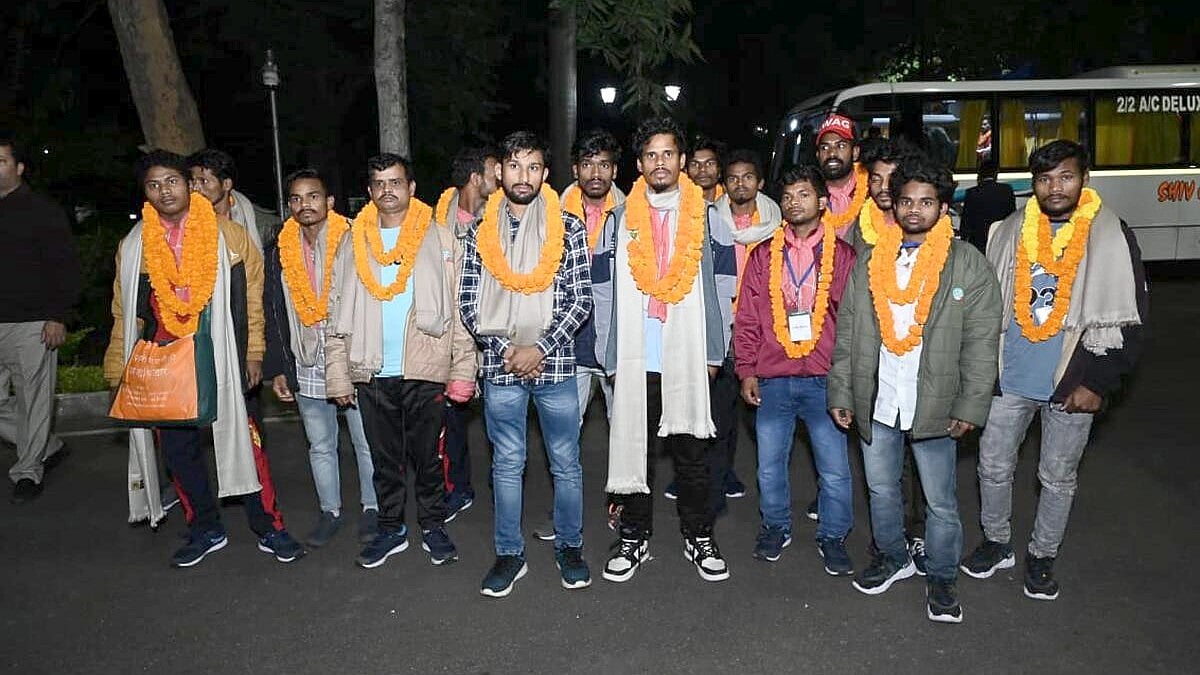 ಸಿಲ್ಕ್ಯಾರಾ ಸುರಂಗ ಕುಸಿತ: ಮನೆ ತಲುಪಿದ ಜಾರ್ಖಂಡ್‌, ಒಡಿಶಾ, ಅಸ್ಸಾಂ ಕಾರ್ಮಿಕರು