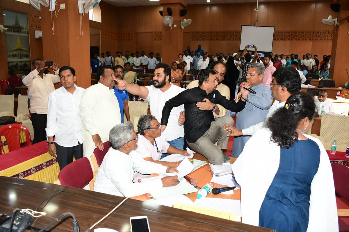 ಕಲಬುರಗಿ–  BJP ಸದಸ್ಯನಿಂದ ಮುಸ್ಲಿಂ ಮಹಿಳೆಯರ ಅವಹೇಳನ: ಕಾಂಗ್ರೆಸ್ ಸದಸ್ಯ ಆಕ್ರೋಶ