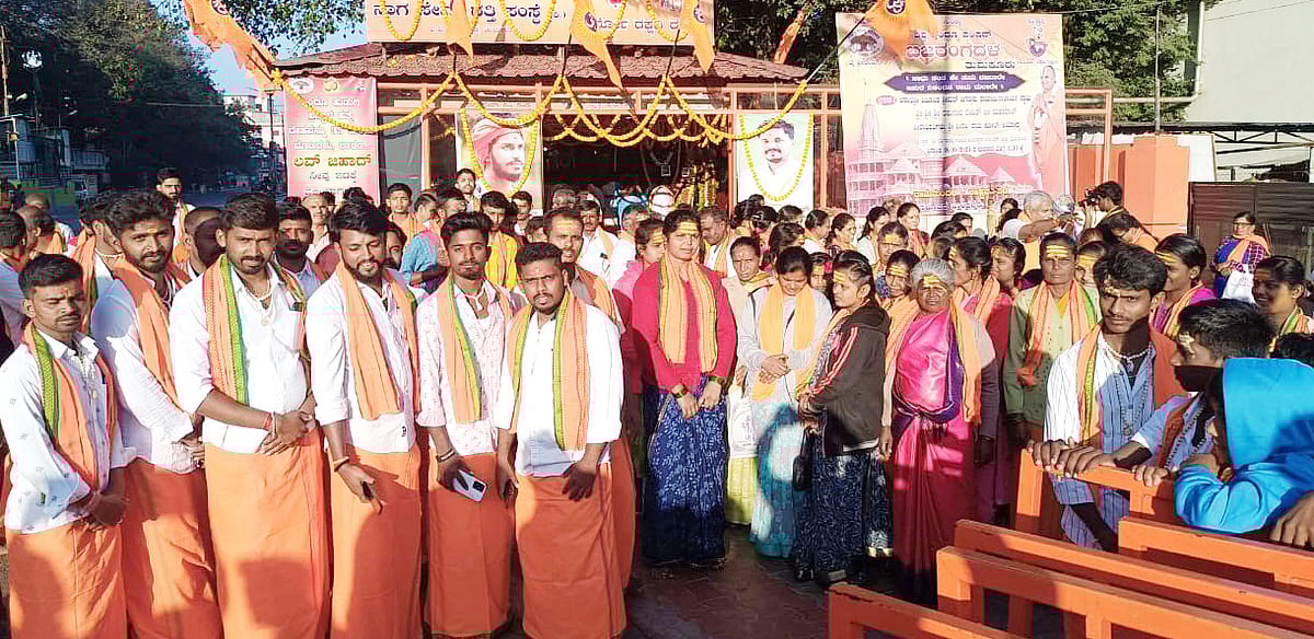 ದತ್ತಪೀಠಕ್ಕೆ ತೆರಳಿದ ದತ್ತಮಾಲಾಧಾರಿಗಳು