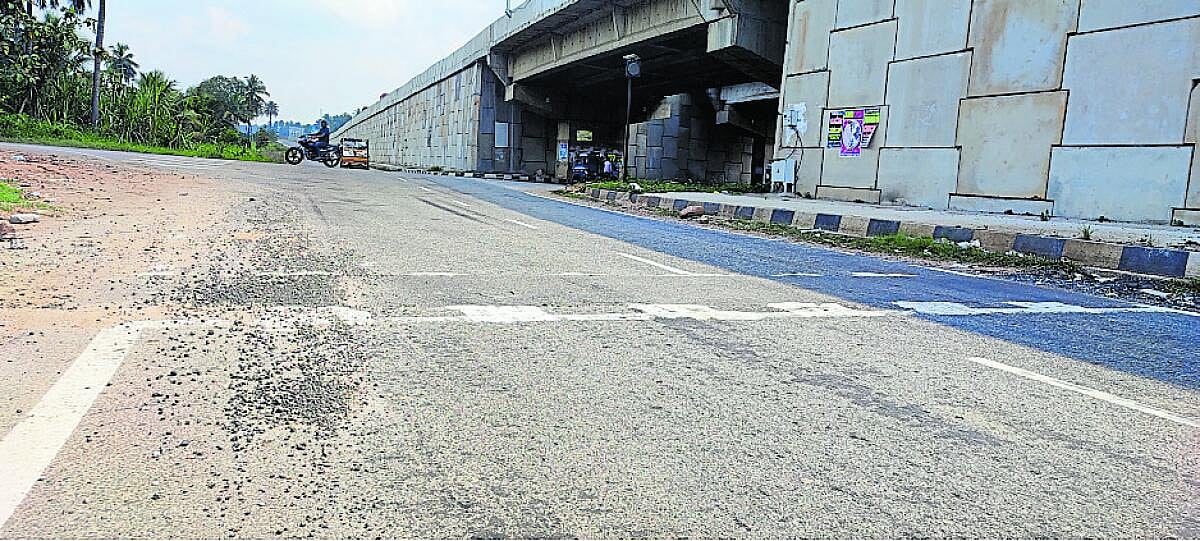 ಮಂಡ್ಯ | ಹಂಪ್ಸ್‌ ತೆರವು: ಹೆಚ್ಚಾಯ್ತು ಅಪಘಾತ, ವಾಹನ ಸವಾರರ ಪ್ರಾಣಕ್ಕೆ ಸಂಚಕಾರ