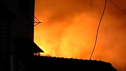 ಮುಂಬೈ | ನಾಲ್ಕು ಅಂತಸ್ತಿನ ಕಟ್ಟಡದಲ್ಲಿ ಬೆಂಕಿ: ಇಬ್ಬರು ಸಜೀವ ದಹನ 