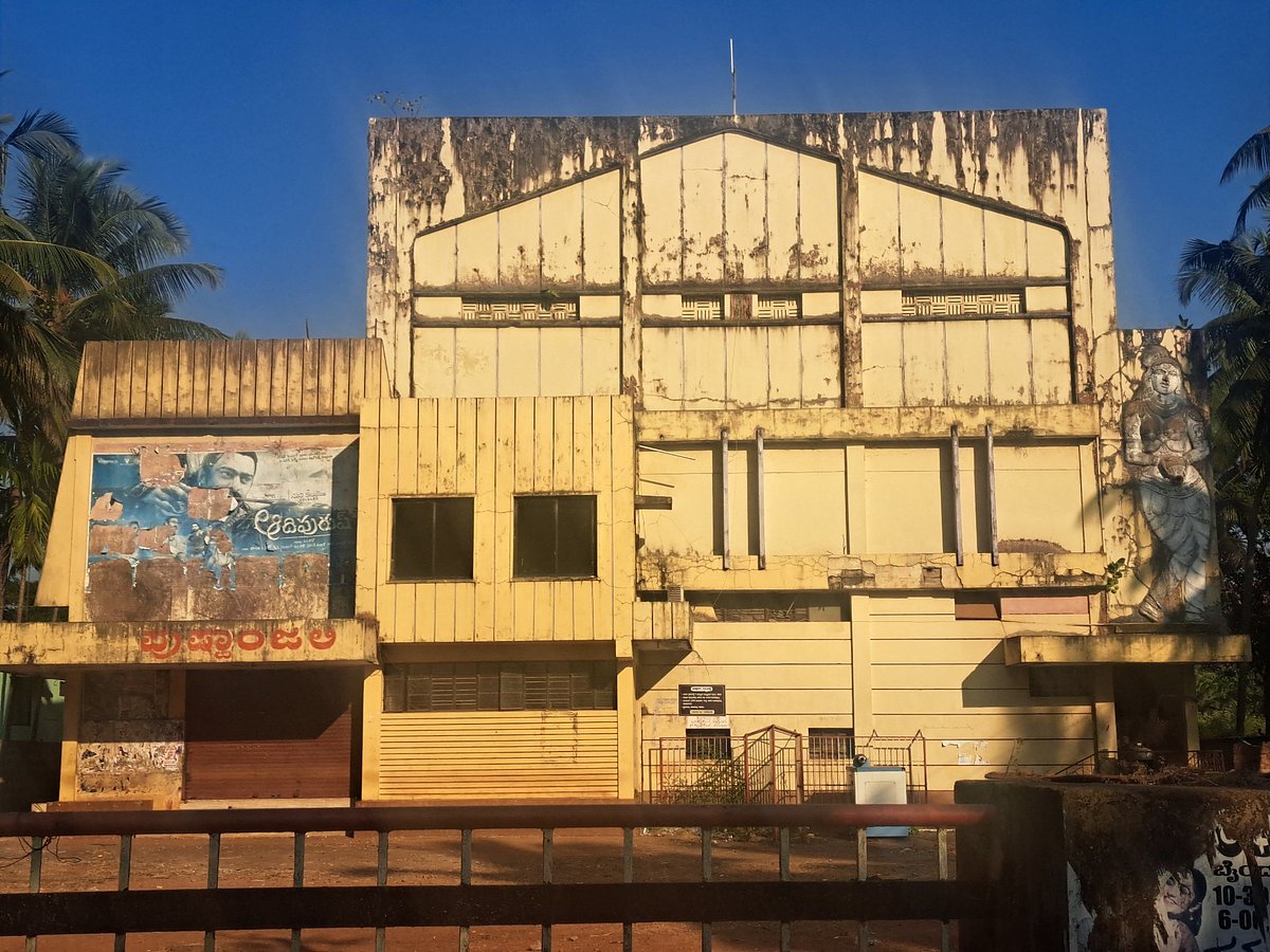 ಭಟ್ಕಳ | ಬಾಗಿಲು ಮುಚ್ಚಿದ ಸಿನಿಮಾ ಮಂದಿರ: ಸಿನಿಪ್ರಿಯರಿಗೆ ನಿರಾಸೆ