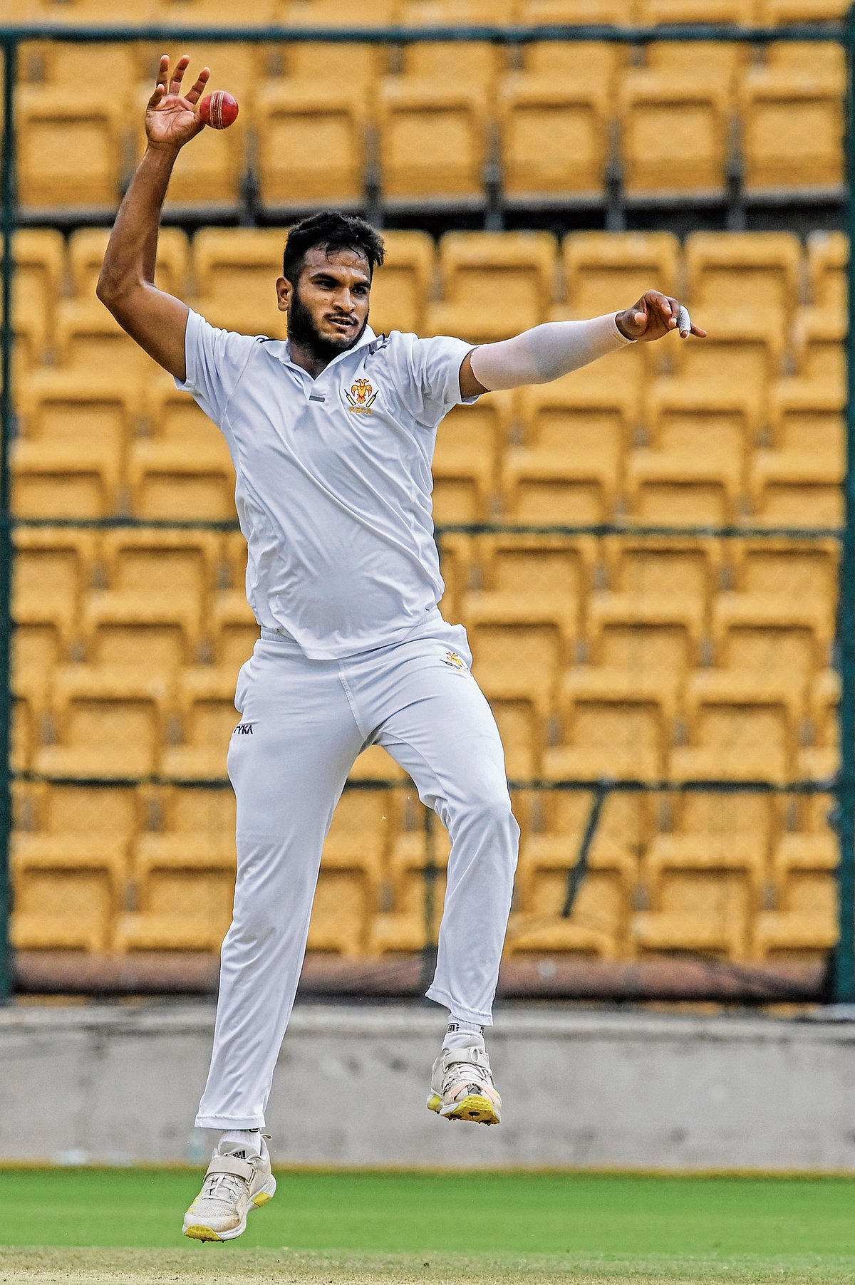 ವಿಜಯ್ ಹಜಾರೆ ಟ್ರೋಫಿ | ವೈಶಾಖ ಅಮೋಘ ಬೌಲಿಂಗ್: ಸೆಮಿಗೆ ಕರ್ನಾಟಕ