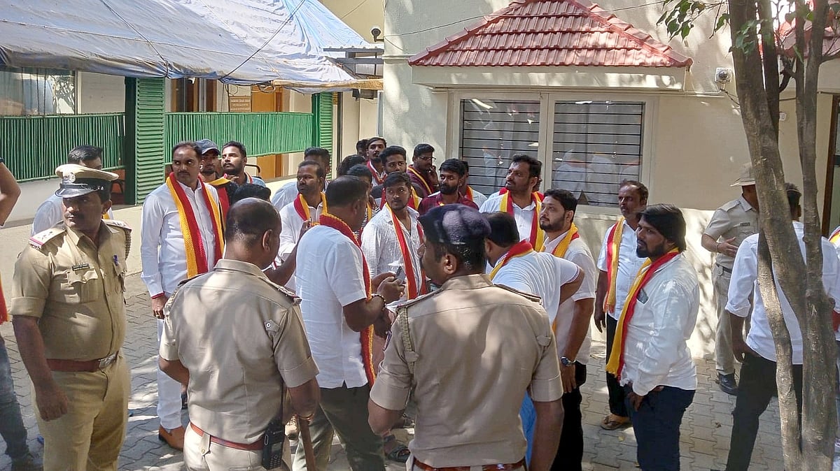 ಬೆಂಗಳೂರಿನಲ್ಲಿ ಕನ್ನಡ ನಾಮಫಲಕ ಜಾಗೃತಿ: ಕರವೇ ಸದಸ್ಯರ ಬಂಧನ