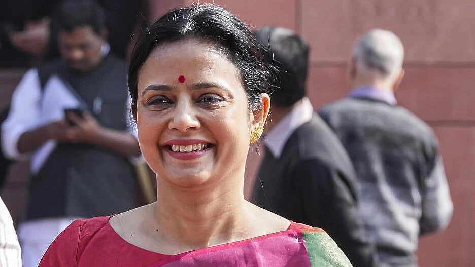 ಲೋಕಸಭೆಯಿಂದ ಉಚ್ಚಾಟನೆ: ಸರ್ಕಾರಿ ಬಂಗಲೆ ಖಾಲಿ ಮಾಡಿದ TMC ನಾಯಕಿ ಮಹುವಾ ಮೊಯಿತ್ರಾ