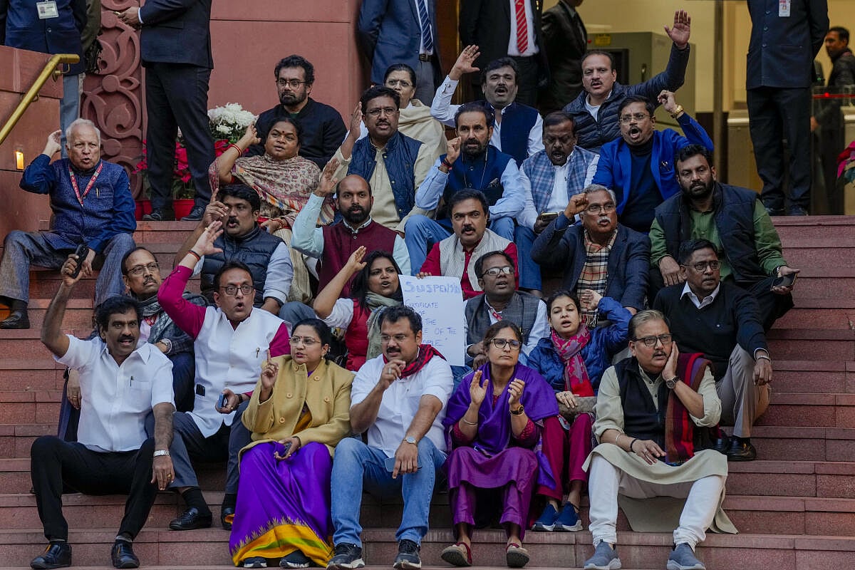 ಅಮಿತ್‌ ಶಾ ಹೇಳಿಕೆಗೆ ಪಟ್ಟು, ಕಲಾಪಕ್ಕೆ ಅಡ್ಡಿ: 78 ಸಂಸದರ ಅಮಾನತು