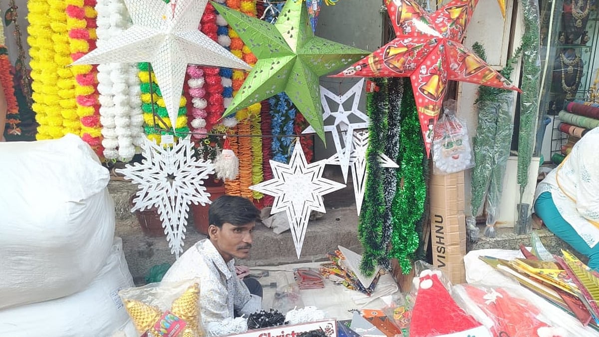 ಮೈಸೂರು | ಕ್ರಿಸ್‌ಮಸ್‌: ಮಿನುಗುತ್ತಿದೆ ‘ಬಜಾರ್‌’