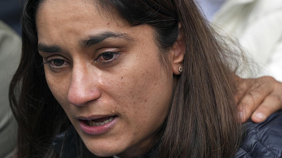 ಕರ್ತವ್ಯ ಪಥದಲ್ಲಿ ಖೇಲ್ ರತ್ನ, ಅರ್ಜುನ ಪ್ರಶಸ್ತಿ ಇಟ್ಟು ಮರಳಿದ ವಿನೇಶಾ ಪೋಗಟ್