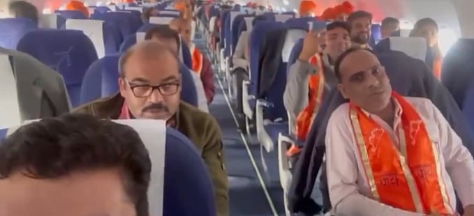 Video: ಅಯೋಧ್ಯೆ ವಿಮಾನ ನಿಲ್ದಾಣ ಉದ್ಘಾಟನೆ, ಹನುಮಾನ್ ಚಾಲೀಸಾ ಪಠಿಸಿ ‌ಸಂಭ್ರಮ