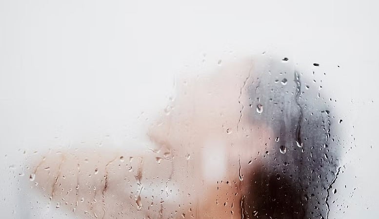 ಬೆಂಗಳೂರು: ಯುವತಿ ಸಾವು, ಗ್ಯಾಸ್ ಗೀಸರ್ ಸೋರಿಕೆ ಶಂಕೆ