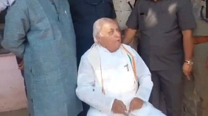 SFI ಕಾರ್ಯಕರ್ತರ ಬಂಧನಕ್ಕೆ ಒತ್ತಾಯಸಿ ಧರಣಿ ಕುಳಿತ ಕೇರಳ ರಾಜ್ಯಪಾಲ