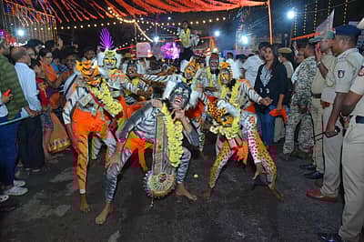 ಪರ್ಯಾಯ ಮೆರವಣಿಗೆಯಲ್ಲಿ ಹುಲಿಕುಣಿತ
