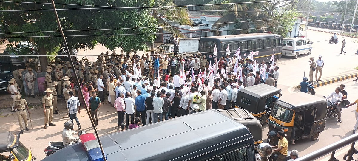ಮಂಗಳೂರು: ಡಿವೈಎಫ್‌ಐನಿಂದ ಉಳ್ಳಾಲ ಪೊಲೀಸ್‌ ಠಾಣೆಗೆ ಮುತ್ತಿಗೆ ಯತ್ನ