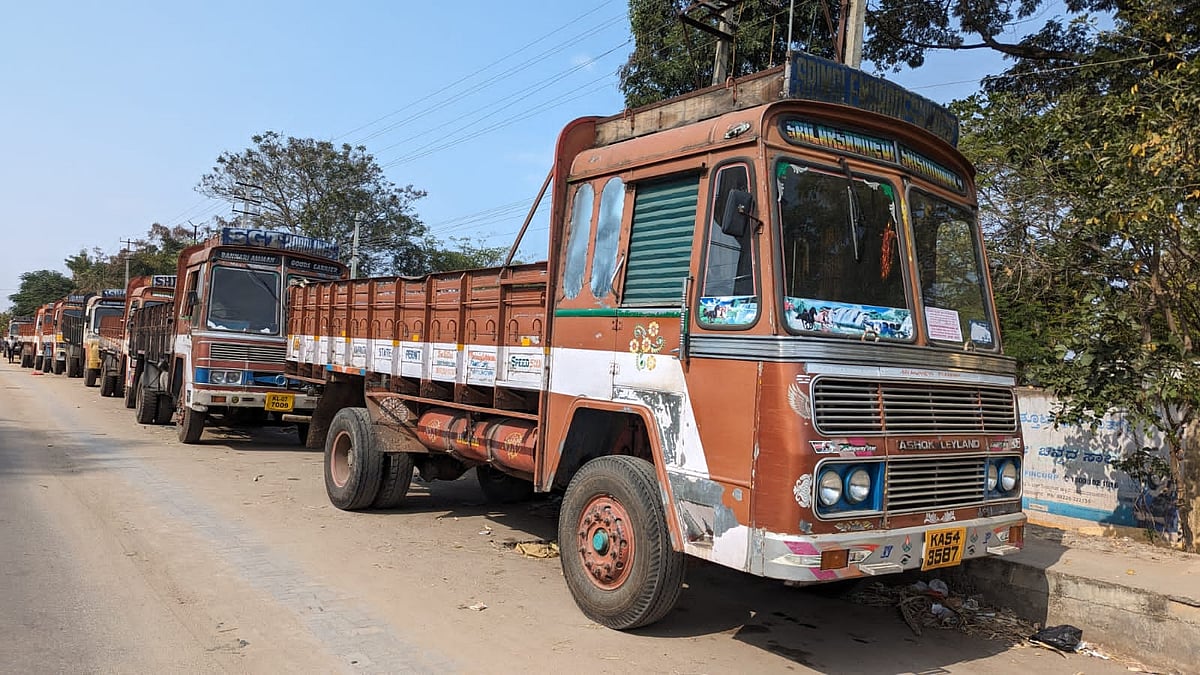 ಮುಂದುವರಿದ ಲಾರಿ ಮುಷ್ಕರ: ನಿತ್ಯದ ವ್ಯವಹಾರ ಅಭಾದಿತ