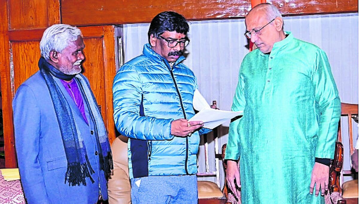 ₹600 ಕೋಟಿ ಭೂಹಗರಣದ ಆರೋಪ |ಹೇಮಂತ್  ಸೊರೇನ್‌ ಸೆರೆ: ಚಂಪೈ ಜಾರ್ಖಂಡ್‌ನ ಹೊಸ ಸಿಎಂ