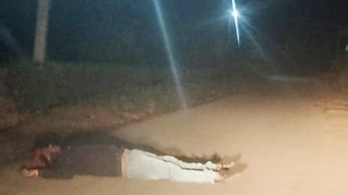 ಮೂಡಿಗೆರೆ | ಕುಡಿದ ಮತ್ತಿನಲ್ಲಿ ರಾತ್ರಿ ನಡು ರಸ್ತೆಯಲ್ಲೇ ಮಲಗಿದ ಭೂಪ