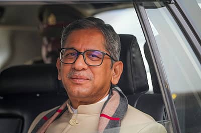 ರಾಮ ಮಂದಿರ ಕಾರ್ಯಕ್ರಮಕ್ಕೆ ಆಗಮಿಸಿದ ತಮಿಳುನಾಡು ರಾಜ್ಯಪಾಲ ಆರ್‌. ಎನ್. ರವಿ