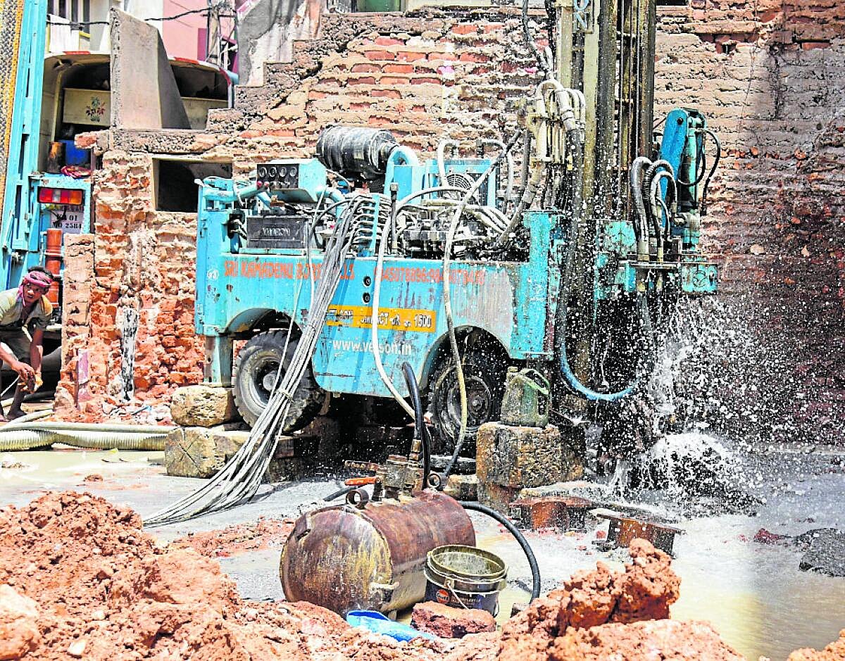 ಒಳನೋಟ: ಮತ್ತಷ್ಟು ಆಳದತ್ತ ಅಂತರ್ಜಲ; ವಿಷವಾಗುತ್ತಿದೆ ಜೀವಜಲ 