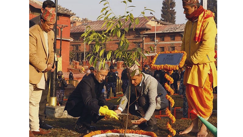 ನೇಪಾಳದ ಪಶುಪತಿನಾಥ ದೇವಾಲಯದ ಆವರಣದಲ್ಲಿ ರುದ್ರಾಕ್ಷಿ ಗಿಡ ನೆಟ್ಟ ಜೈಶಂಕರ್