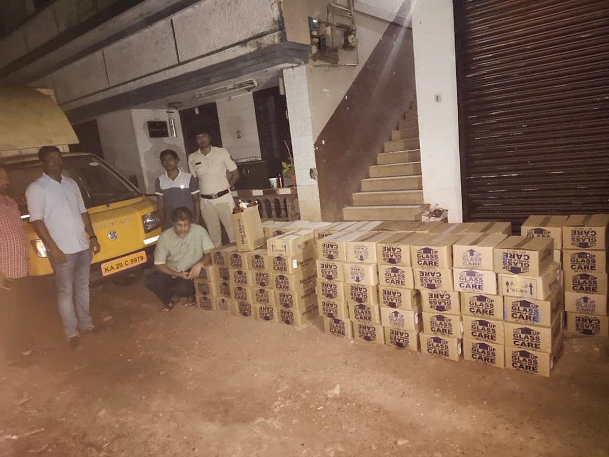 ಕೇರಳಕ್ಕೆ ಗೋವಾ ಮದ್ಯ ಸಾಗಾಟ: ಆರೋಪಿ ಬಂಧನ, 114 ಪೆಟ್ಟಿಗೆ ಮದ್ಯ, ವಾಹನ ವಶಕ್ಕೆ