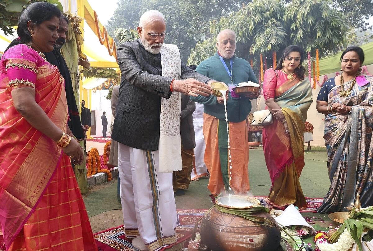 ಪೊಂಗಲ್‌ ಸಂಭ್ರಮಾಚರಣೆ: ಸಾಂಪ್ರದಾಯಿಕ ಉಡುಗೆ ತೊಟ್ಟು ಗಮನ ಸೆಳೆದ ‍ಪ್ರಧಾನಿ ಮೋದಿ
