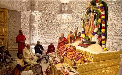 ಪ್ರಾಣ ಪ್ರತಿಷ್ಠಾಪನಾ ವಿಧಿವಿಧಾನಗಳಲ್ಲಿ ತೊಡಗಿರುವ ಪ್ರಧಾನಿ ಮೋದಿ