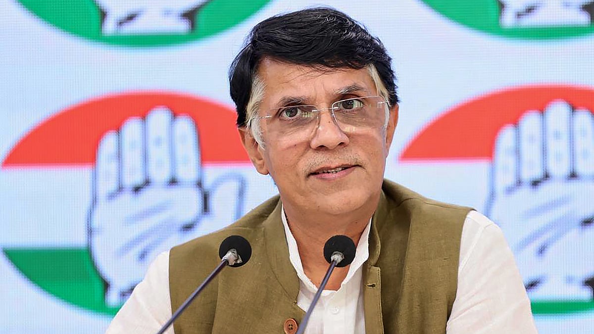 ಶಿವಾಜಿ ಪ್ರತಿಮೆ ಕುಸಿತ: ಫಡಣವೀಸ್ ಸುಳ್ಳು ಹರಡುತ್ತಿದ್ದಾರೆ; ಪವನ್‌ ಖೇರಾ