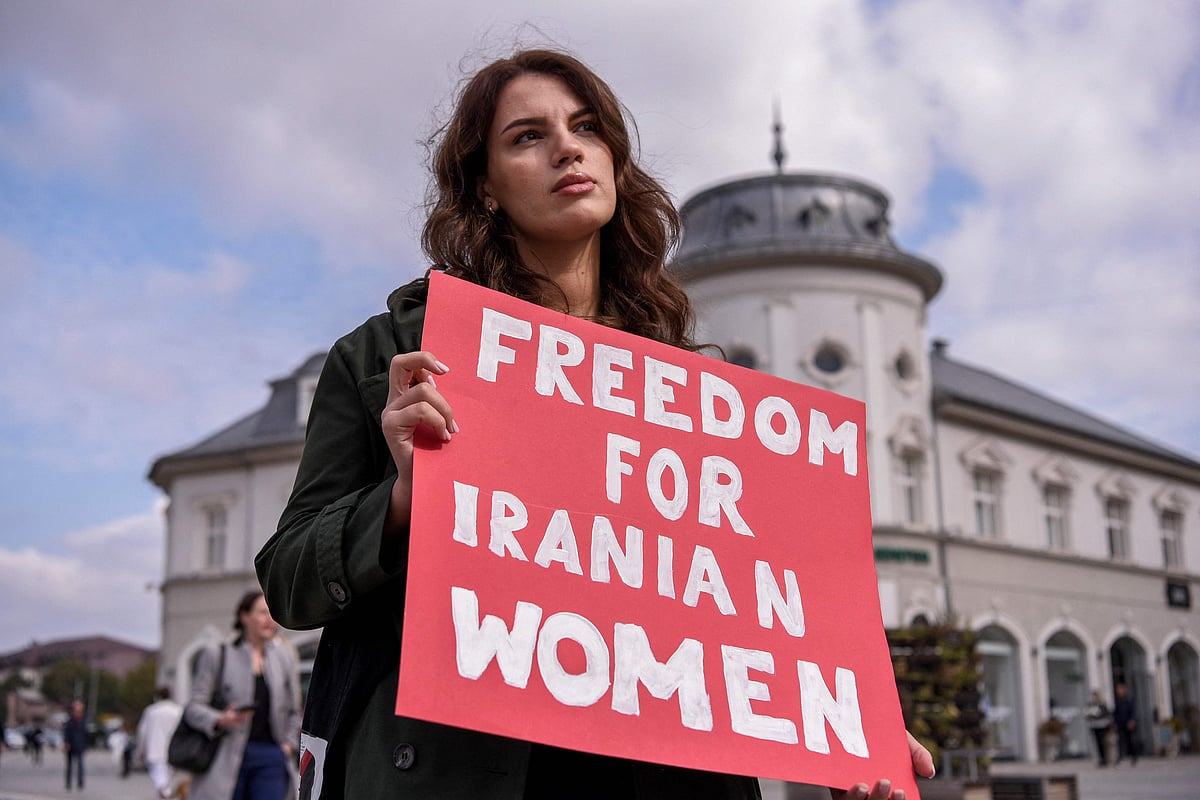 ಇರಾನ್‌: ನೀತಿ ಸಂಹಿತೆ ಉಲ್ಲಂಘನೆ, ಮಹಿಳೆಗೆ 74 ಚಾಟಿ ಏಟು, ದಂಡ