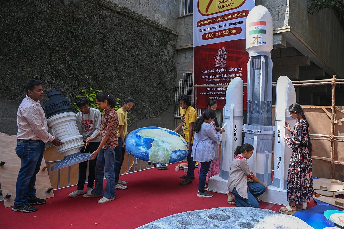 ಬೆಂಗಳೂರು: ಕುಮಾರಕೃಪಾ ರಸ್ತೆಯಲ್ಲಿ ಚಿತ್ರಸಂತೆ 