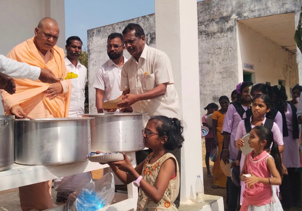 ರಾಜ್ಯ ಕಾಂಗ್ರೆಸ್‌ ಸರ್ಕಾರದ ವಿರುದ್ಧ
ನಿಡುಮಾಮಿಡಿ ಶ್ರೀ ಅಸಮಾಧಾನ