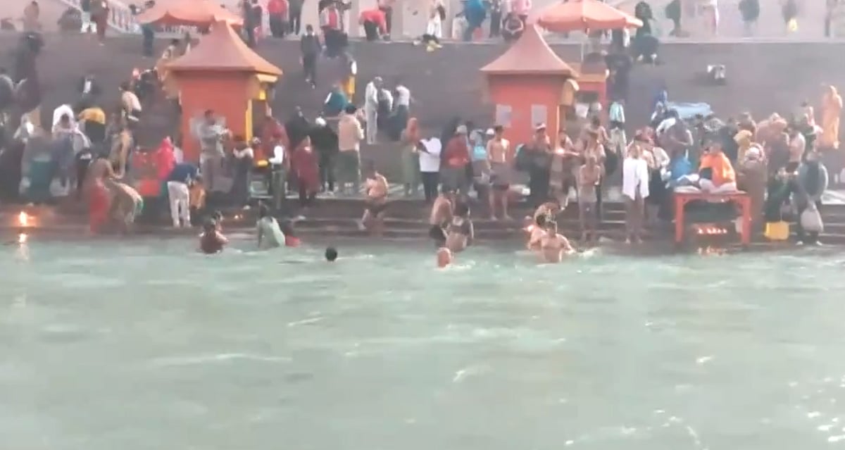 Makar Sankranti | ಮಕರ ಸಂಕ್ರಾಂತಿ ಸಂಭ್ರಮ: ನದಿಗಳಲ್ಲಿ ಭಕ್ತರ ಪುಣ್ಯ ಸ್ನಾನ