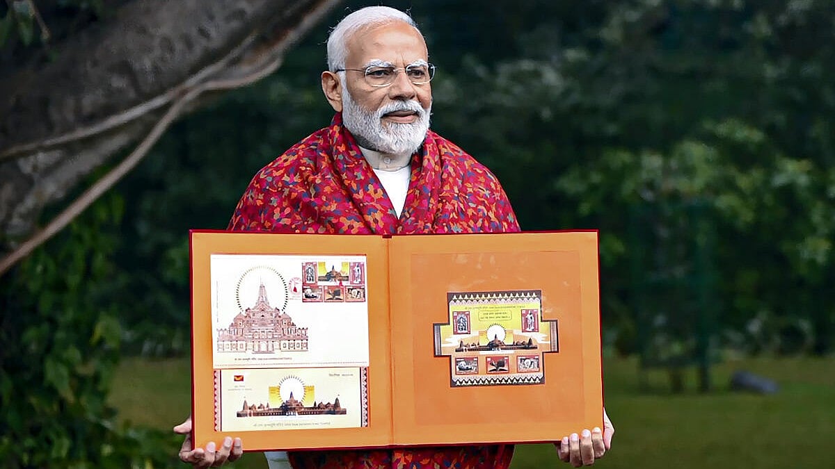 ರಾಮಮಂದಿರ ಸ್ಮರಣಾರ್ಥ ಅಂಚೆ ಚೀಟಿ ಬಿಡುಗಡೆಗೊಳಿಸಿದ ಪ್ರಧಾನಿ ಮೋದಿ