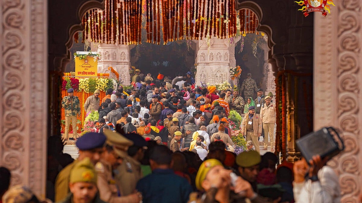 ಅಯೋಧ್ಯೆ: ಎರಡನೇ ದಿನವೂ ಬಾಲರಾಮನ ದರ್ಶನಕ್ಕೆ ಬಂದ ಭಾರೀ ಜನಸ್ತೋಮ