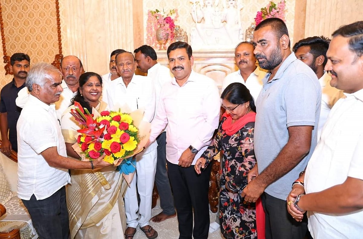 ಚಿಕ್ಕಬಳ್ಳಾಪುರ ಲೋಕಸಭಾ ಕ್ಷೇತ್ರ ಚರ್ಚೆ: ಎಂಟಿಬಿ ಭೇಟಿಯಾದ ವಿಜಯೇಂದ್ರ