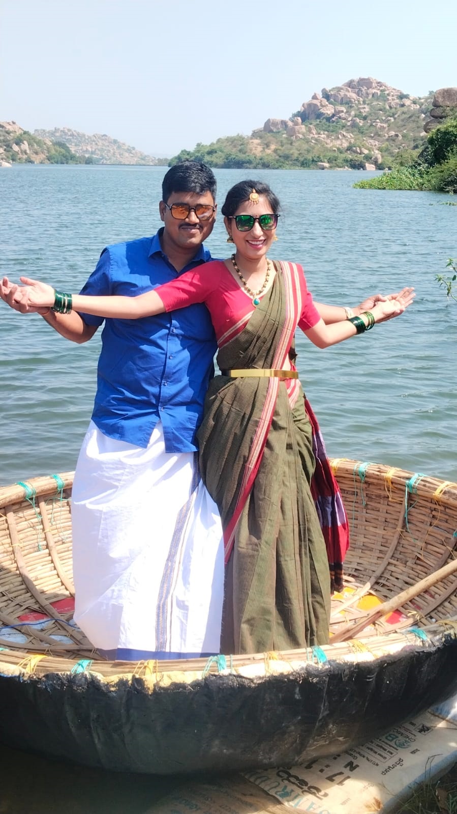ತೆಪ್ಪದಲ್ಲಿ ಫೋಟೋಶೂಟ್‌ಗೆ ಬಂದಿದ್ದ ಜೋಡಿ