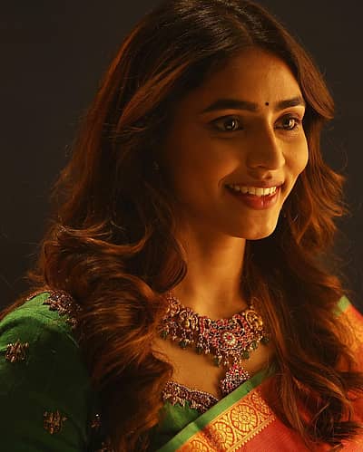 ಚೆಂದದ ಸರ ತೊಟ್ಟ ಸಪ್ತಮಿ ಗೌಡ ಅಪ್ಪಟ ಭಾರತೀಯ ನಾರಿಯಂತೆ ಸೀರೆಯುಟ್ಟು ಫೋಟೊಗೆ ಪೋಸ್‌ ಕೊಟ್ಟಿದ್ದಾರೆ