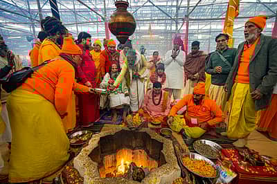 ರಾಮ ಮೂರ್ತಿ ಪ್ರಾಣ ಪ್ರತಿಷ್ಠಾಪನೆಗೂ ಮುನ್ನ ಹನುಮಾನ್‌ ಮಹಾಯಾಗ ಕೈಗೊಂಡ ದೃಶ್ಯ