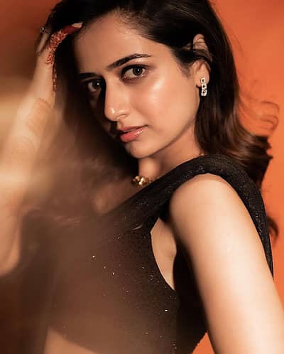 ಓಲೆ, ಸರ, ಸೀರೆಯನ್ನು ಡಿಸೈನ್‌ಮಾಡಿದವರನ್ನು ಟ್ಯಾಗ್‌ ಮಾಡಿದ್ದಾರೆ