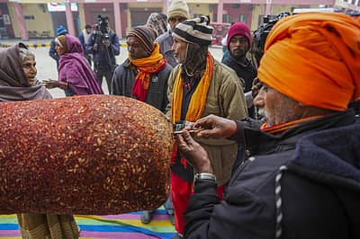 108 ಅಡಿ ಉದ್ದದ ಅಗರಬತ್ತಿಯನ್ನು ಹೊತ್ತಿಸಲಾಯಿತು