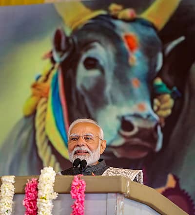  ಸಭೆಯನ್ನುದ್ದೇಶಿಸಿ ಮಾತನಾಡುತ್ತಿರುವುದು..
