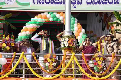 ಧಾರವಾಡದಲ್ಲಿ ಧ್ವಜಾರೋಹಣ ನೆರವೇರಿಸಿದ ಜಿಲ್ಲಾ ಉಸ್ತುವಾರಿ ಸಚಿವ ಸಂತೋಷ್ ಲಾಡ್