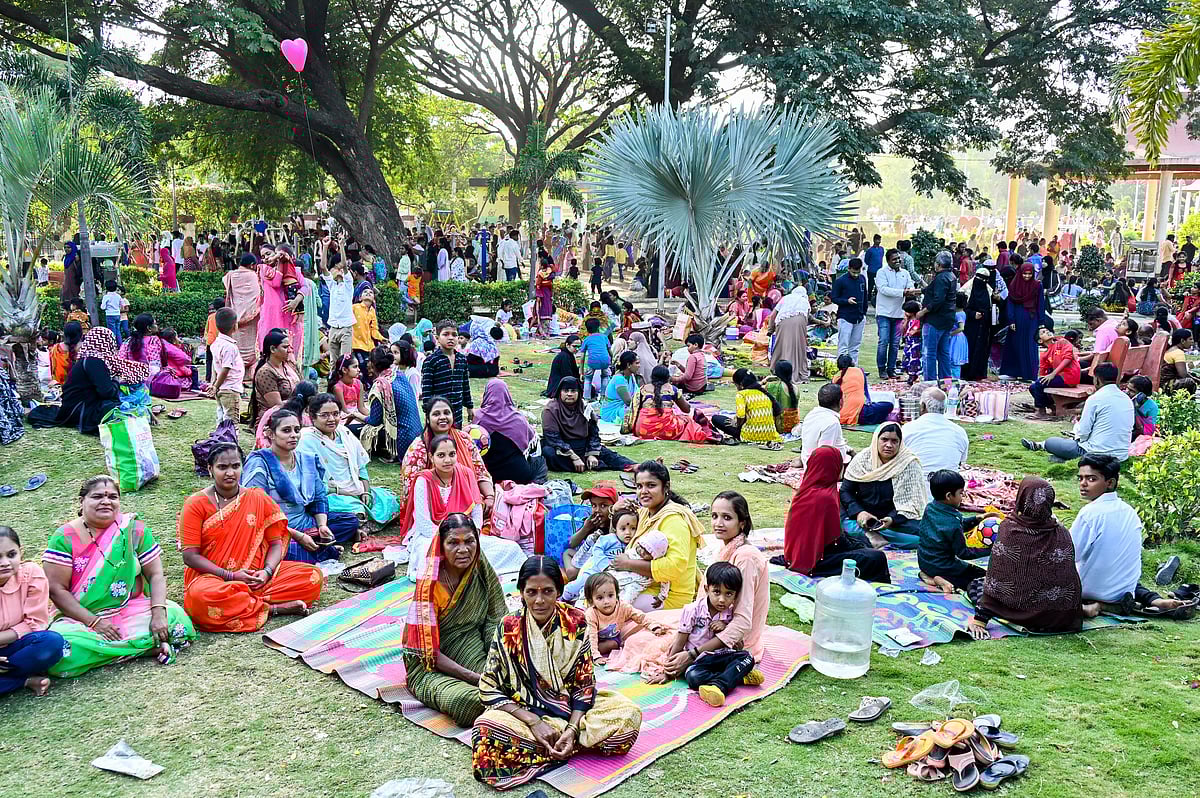 ಎಳ್ಳ ಅಮಾವಾಸ್ಯೆ ಸಂಭ್ರಮ; ‘ಹುಲ್ಲು ಹುಲ್ಲಿಗೋ, ಚೆಲ್ಲ ಚೆಲ್ಲಂಬರಿಗೋ’