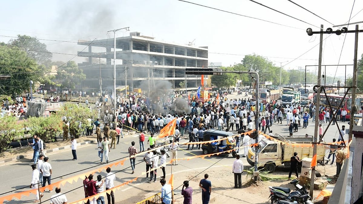 ಅಂಬೇಡ್ಕರ್ ಪುತ್ಥಳಿಗೆ ಅಪಮಾನ; ಕಲಬುರಗಿಯ ಹಲವೆಡೆ ರಸ್ತೆ ತಡೆ, ಪ್ರತಿಭಟನೆ