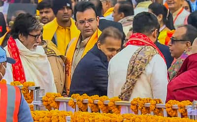 ಇಂದು( ಸೋಮವಾರ) ಅಯೋಧ್ಯೆಯಲ್ಲಿ ನಡೆಯಲಿರುವ ಬಾಲ ರಾಮನ ಪ್ರಾಣ ಪ್ರತಿಷ್ಠಾಪನೆ ಕಾರ್ಯಕ್ರಮಕ್ಕೆ ಆಗಮಿಸಿದ ನಟ ಅಮಿತಾಬ್‌ ಬಚ್ಚನ್